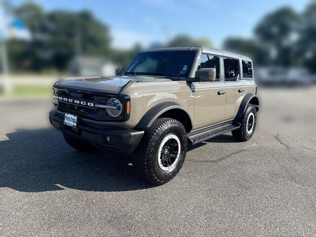 2026 Ford Bronco Outer Banks — photo 1 of 13