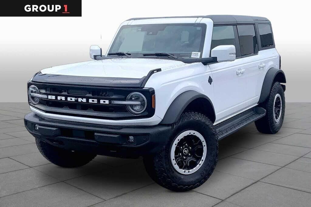 2025 Ford Bronco Outer Banks — photo 1 of 14