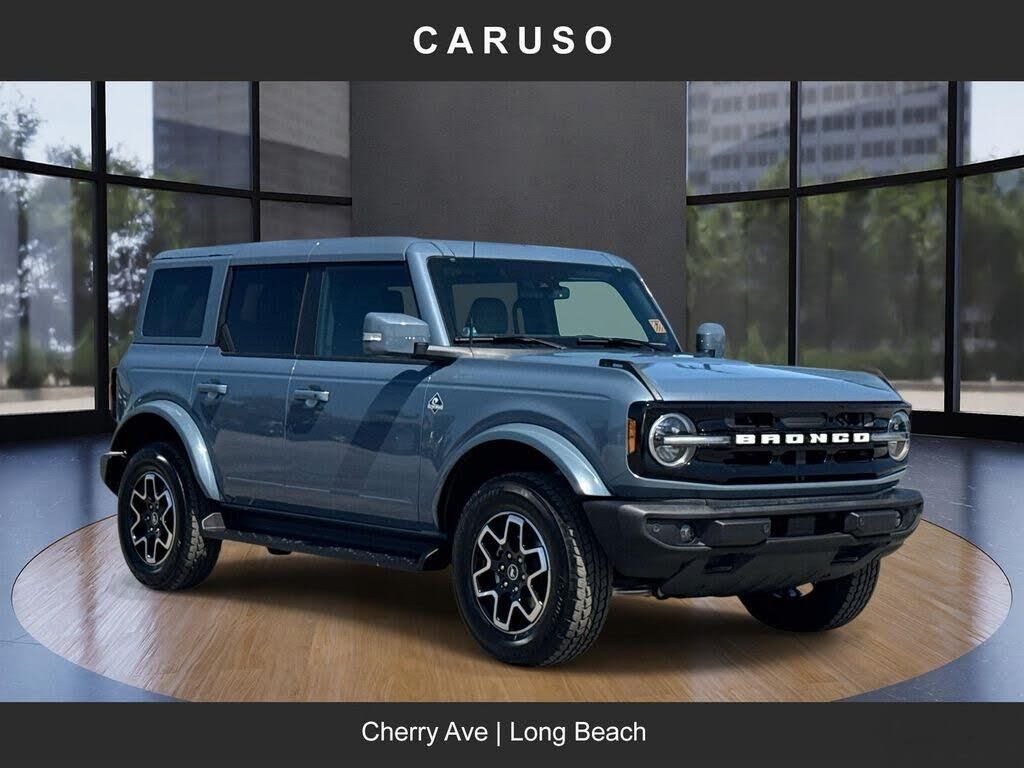 2025 Ford Bronco Outer Banks — photo 1 of 5