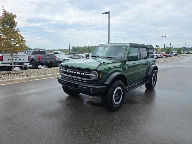 2025 Ford Bronco Outer Banks — photo 1 of 26