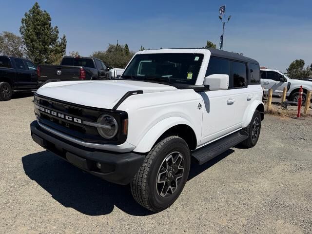 2025 Ford Bronco Outer Banks — photo 1 of 23