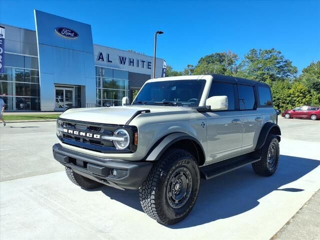 2025 Ford Bronco Outer Banks — photo 1 of 13