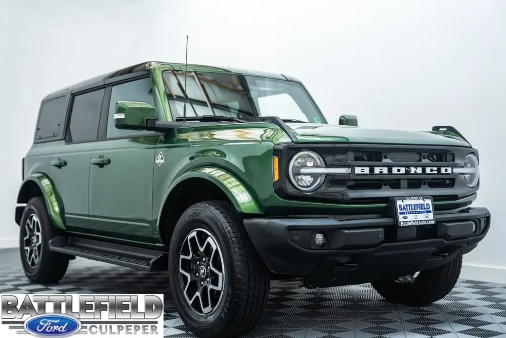 2025 Ford Bronco Outer Banks — photo 1 of 15