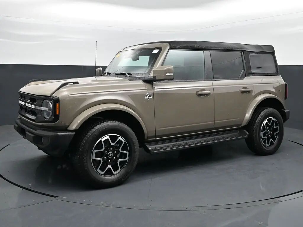 2025 Ford Bronco Outer Banks — photo 1 of 23