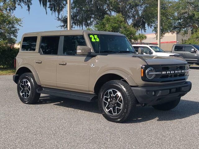 2025 Ford Bronco Outer Banks — photo 1 of 11