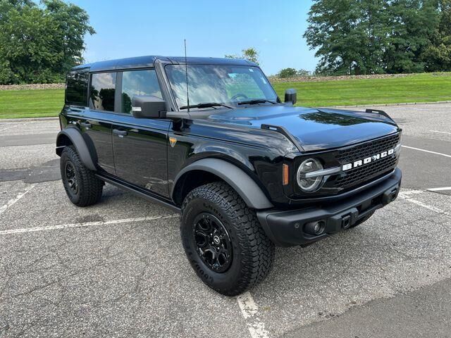 2025 Ford Bronco Badlands — photo 1 of 26