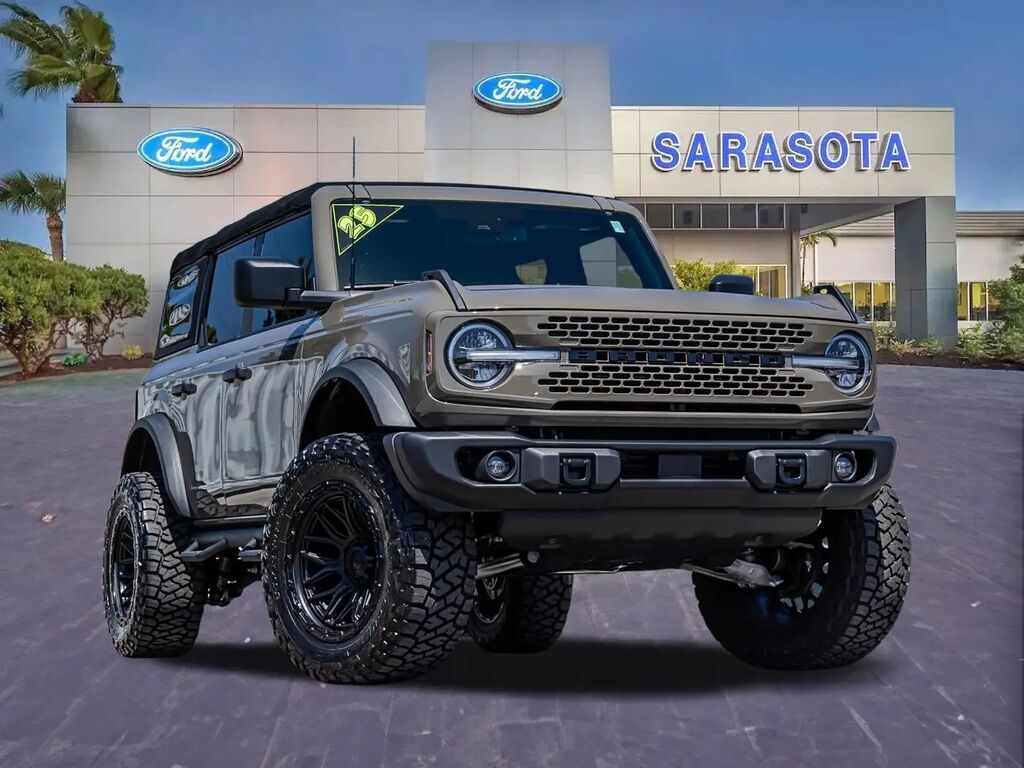 2025 Ford Bronco Badlands — photo 1 of 13