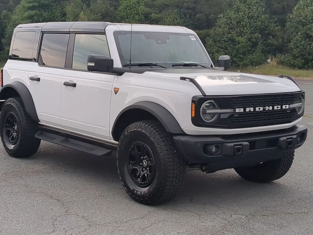 2025 Ford Bronco Badlands — photo 1 of 14