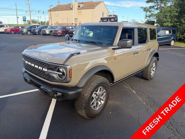 2025 Ford Bronco Badlands — photo 1 of 8