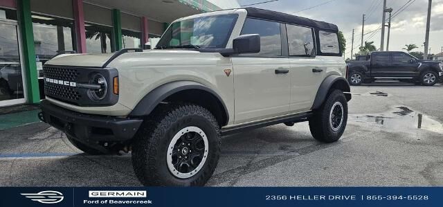 2025 Ford Bronco Badlands — photo 1 of 12