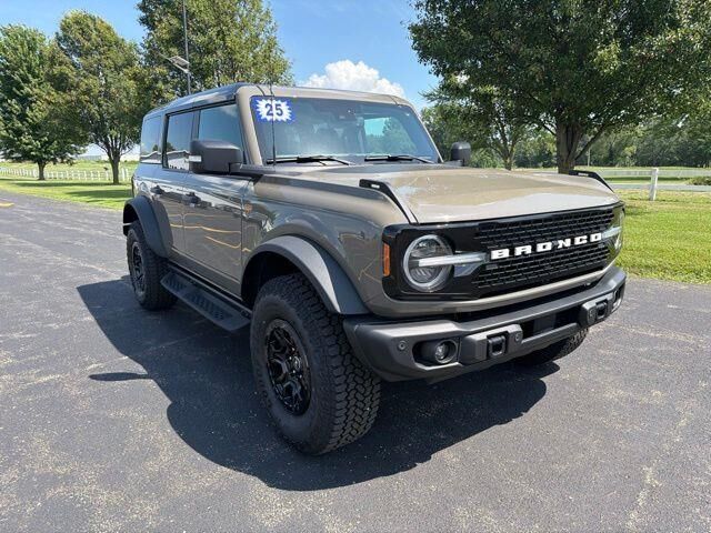 2025 Ford Bronco Badlands — photo 1 of 13