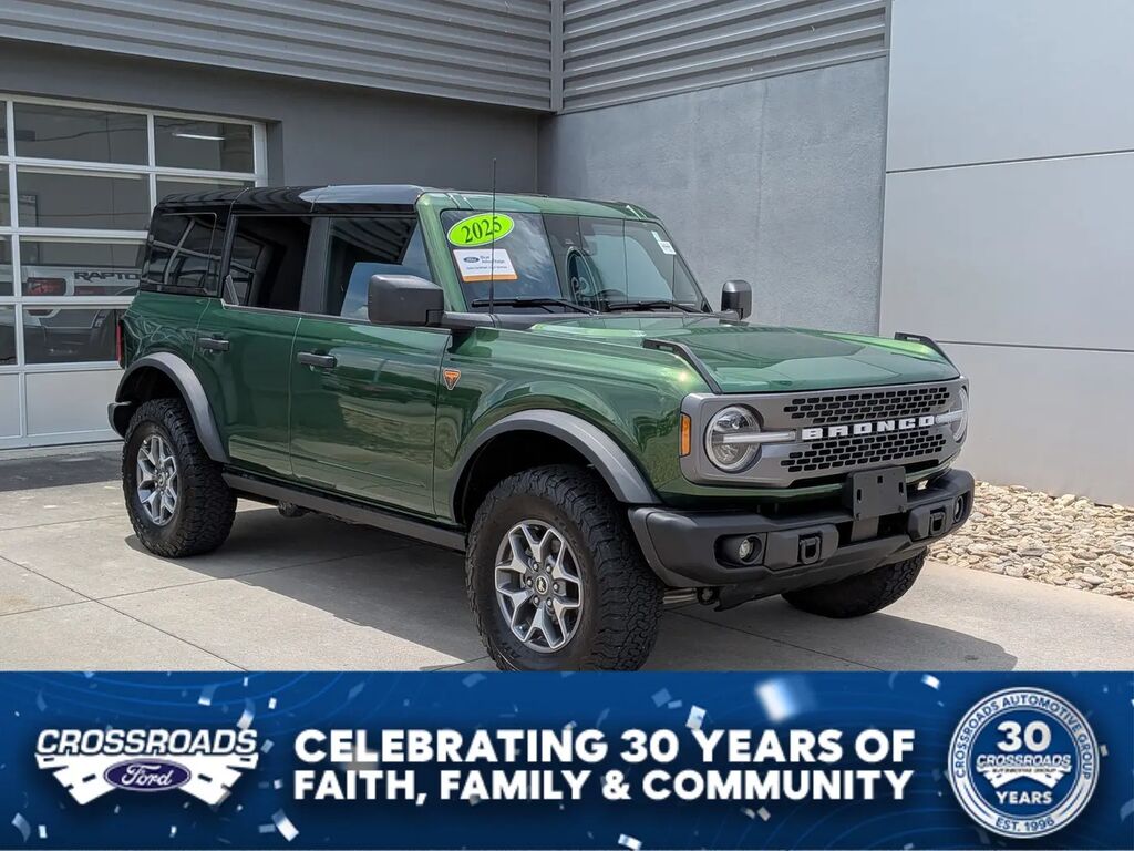 2025 Ford Bronco Badlands — photo 1 of 14