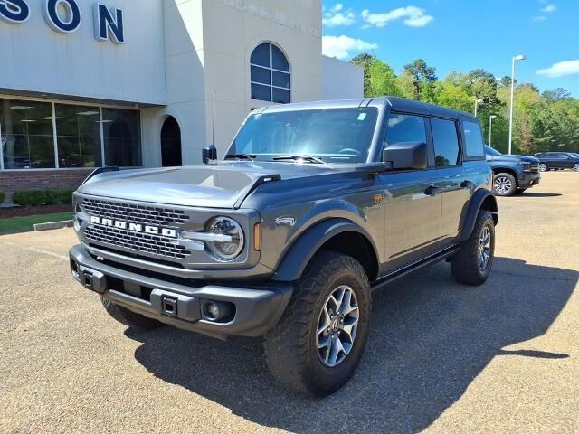 2025 Ford Bronco Badlands — photo 1 of 13