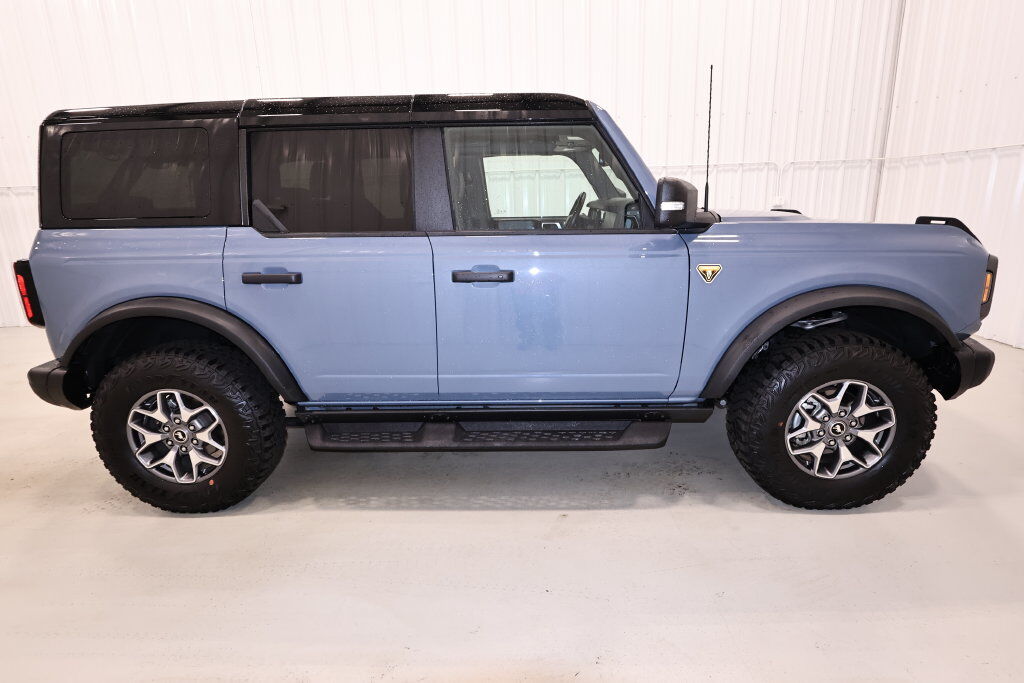 2025 Ford Bronco Badlands — photo 1 of 12