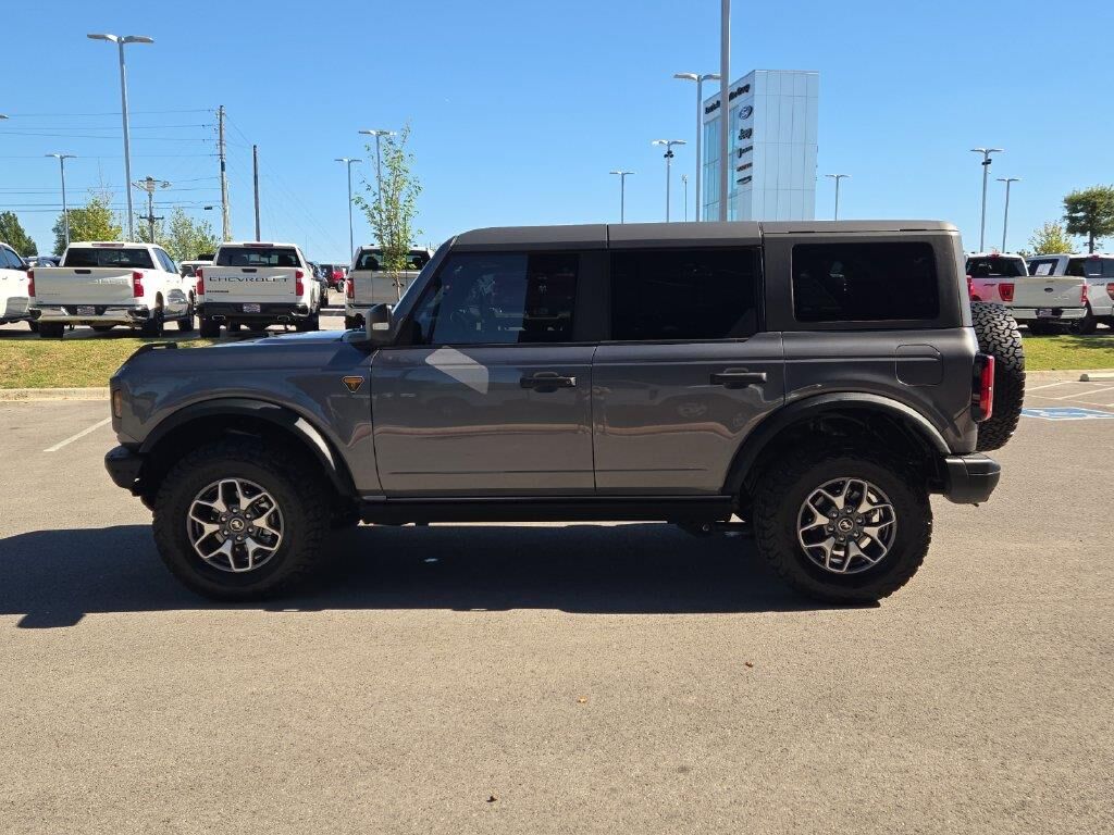 2024 Ford Bronco Badlands — photo 1 of 12