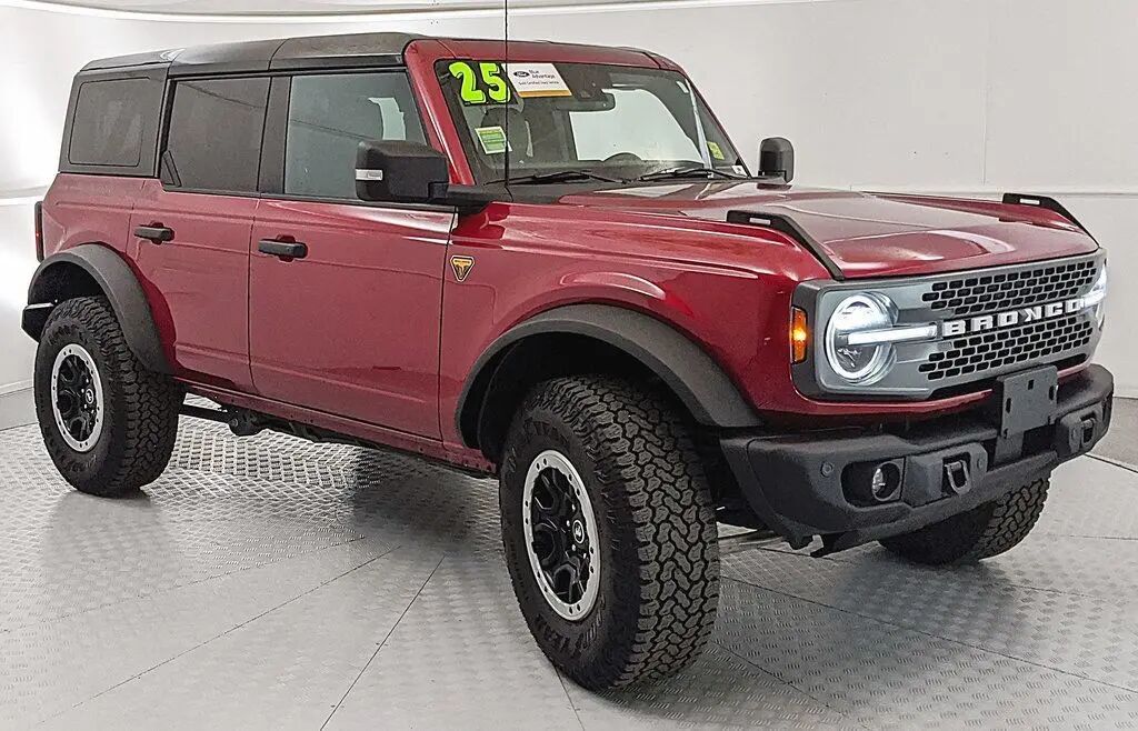 2025 Ford Bronco Badlands — photo 1 of 13