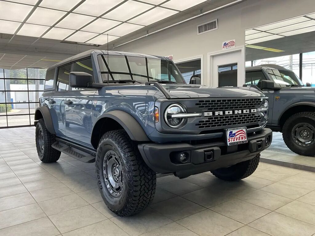2025 Ford Bronco Badlands — photo 1 of 26