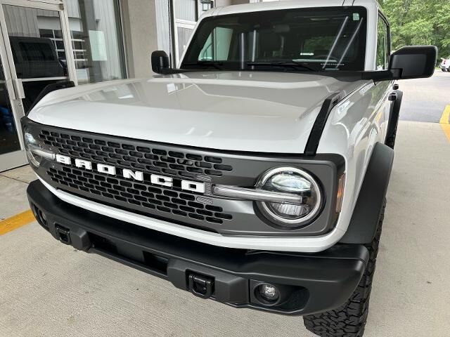 2025 Ford Bronco Badlands — photo 1 of 26