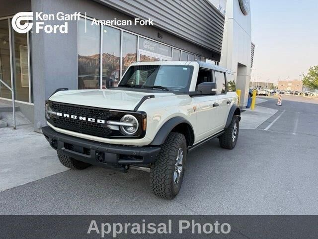 2025 Ford Bronco Badlands — photo 1 of 39