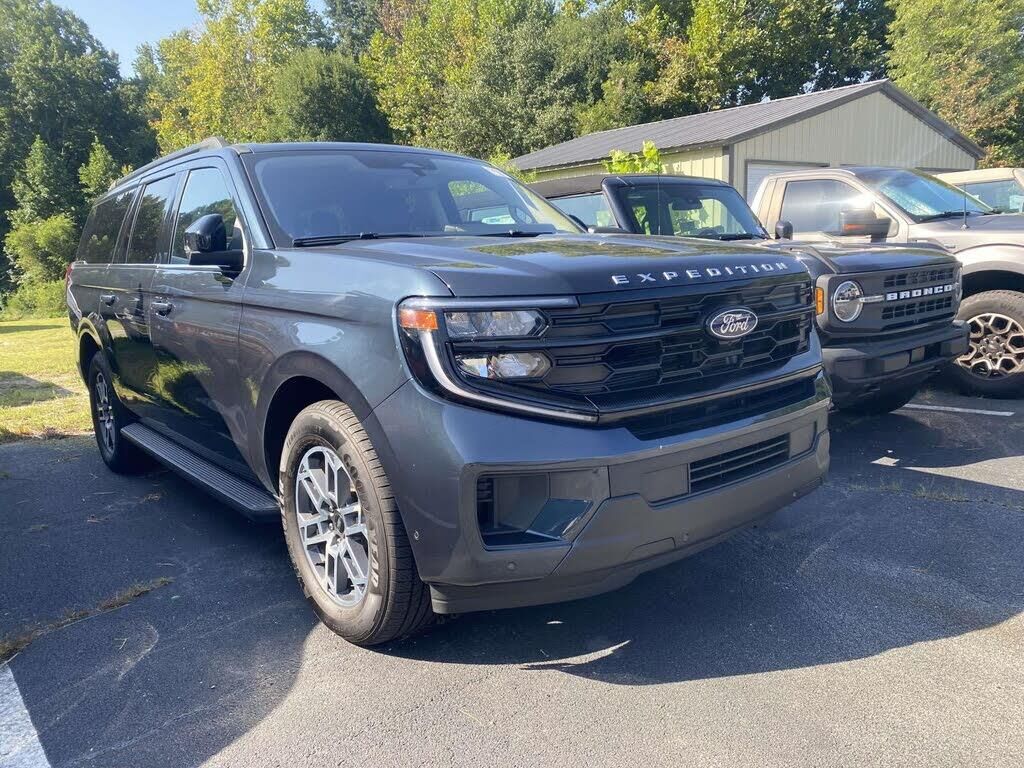 2025 Ford Expedition MAX Active — photo 1 of 2