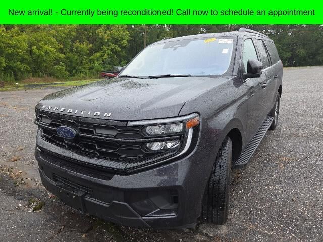 2025 Ford Expedition MAX Active — photo 1 of 44
