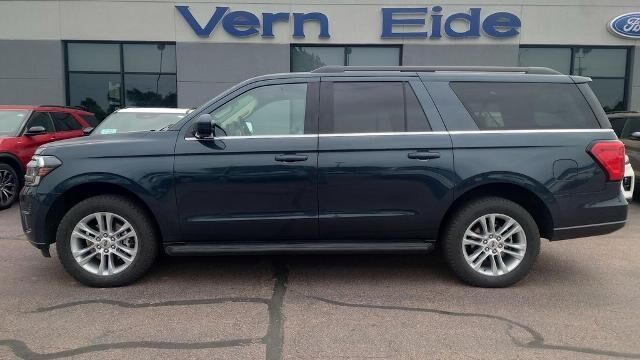 2024 Ford Expedition MAX XLT — photo 1 of 2