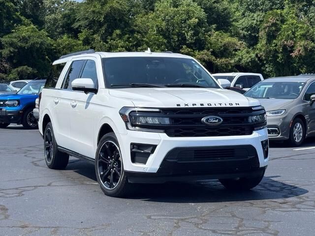 2023 Ford Expedition MAX Limited — photo 1 of 26