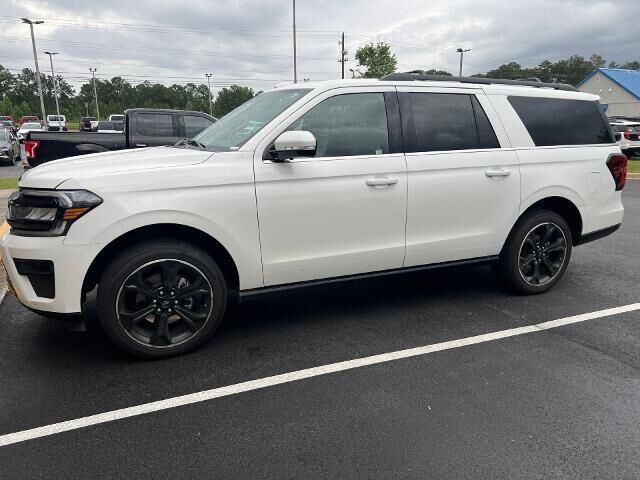 2022 Ford Expedition MAX Limited — photo 1 of 1