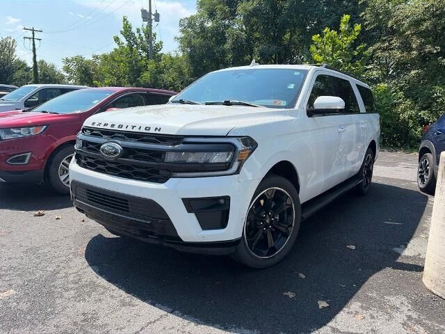 2022 Ford Expedition MAX Limited — photo 1 of 6