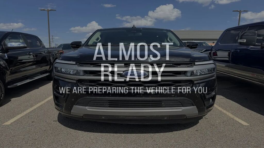 2023 Ford Expedition XLT — photo 1 of 5