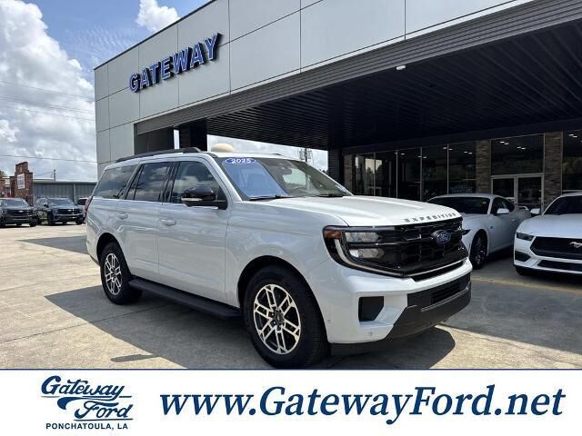 2025 Ford Expedition Active — photo 1 of 13