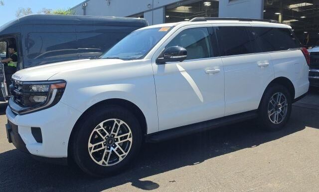 2025 Ford Expedition Active — photo 1 of 7