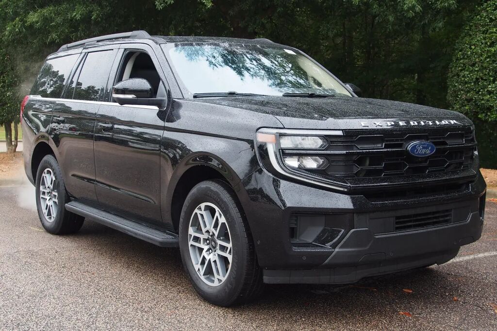 2025 Ford Expedition Active — photo 1 of 13
