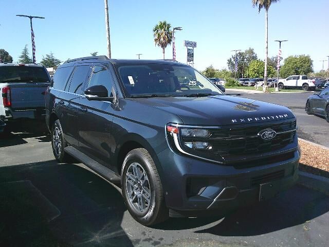 2025 Ford Expedition Active — photo 1 of 13