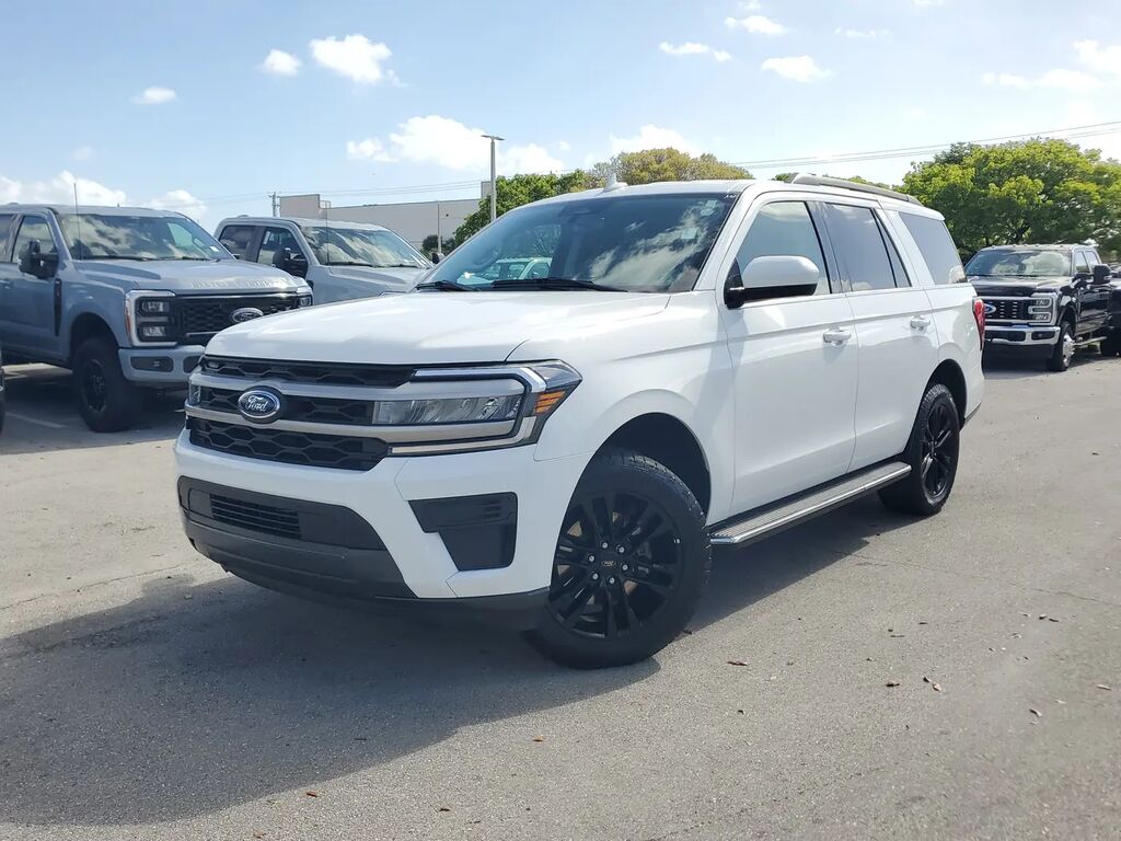 2022 Ford Expedition XLT — photo 1 of 13