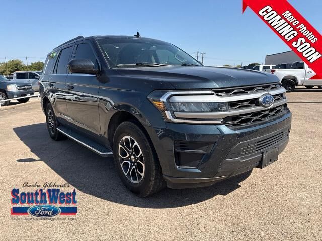 2022 Ford Expedition XLT — photo 1 of 26