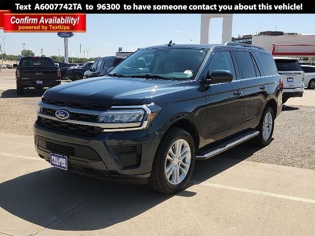 2023 Ford Expedition XLT — photo 1 of 12