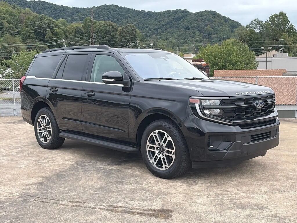 2025 Ford Expedition Active — photo 1 of 13