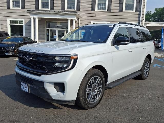 2025 Ford Expedition Active — photo 1 of 9