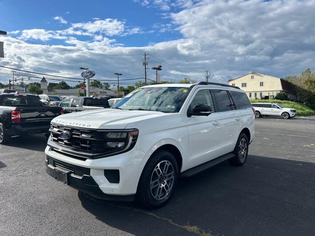 2025 Ford Expedition Active — photo 1 of 3