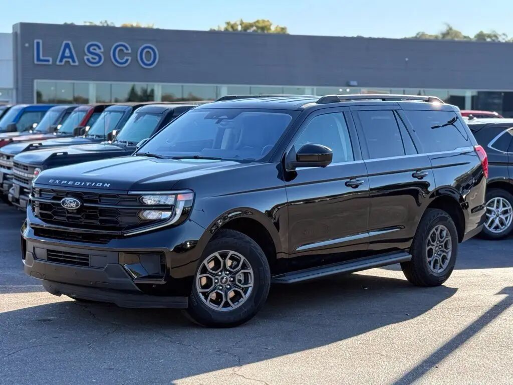 2025 Ford Expedition Active — photo 1 of 13