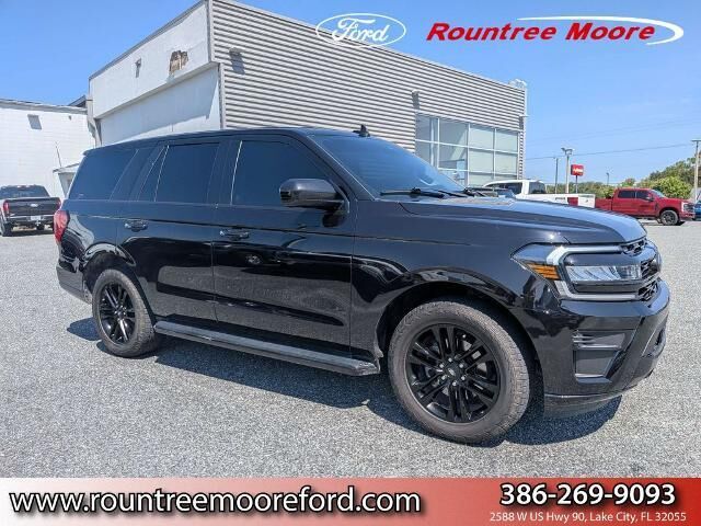2022 Ford Expedition XLT — photo 1 of 13