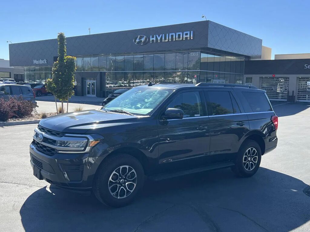 2022 Ford Expedition XLT — photo 1 of 13