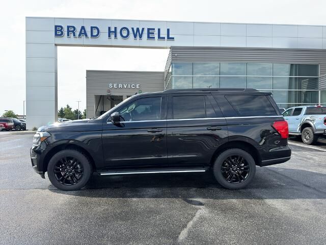 2022 Ford Expedition XLT — photo 1 of 13