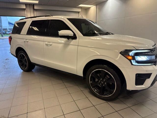 2023 Ford Expedition Limited — photo 1 of 8