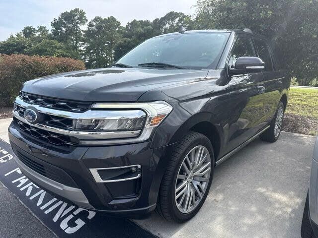 2022 Ford Expedition Limited — photo 1 of 2