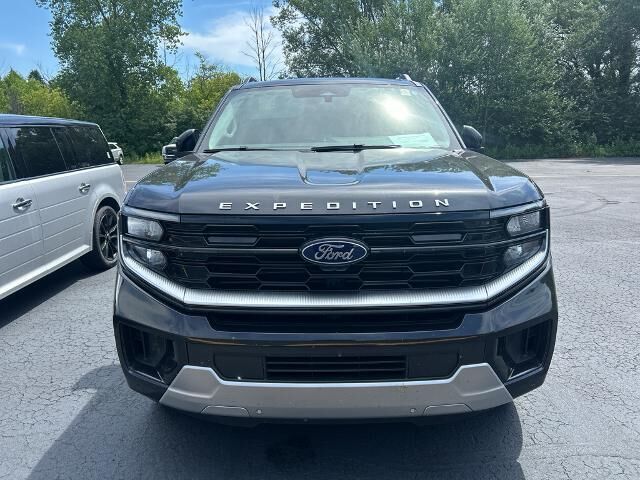 2025 Ford Expedition Platinum — photo 1 of 13