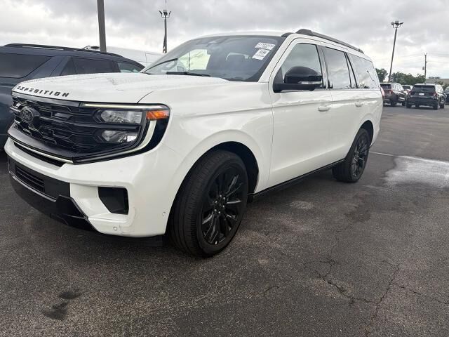 2025 Ford Expedition Platinum — photo 1 of 12