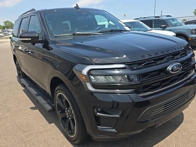 2023 Ford Expedition Limited — photo 1 of 13
