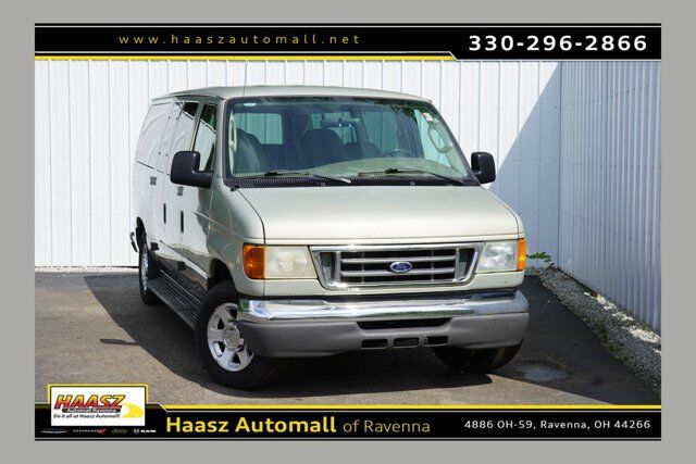 2006 Ford Econoline Wagon Chateau — photo 1 of 2
